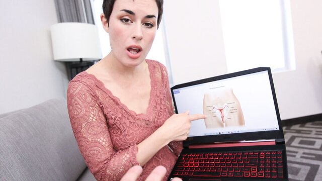 Зрелка с короткой стрижкой научила парня как правильно трахаться