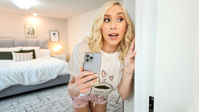 Блондинка соблазнила соседа на секс от первого лица у него дома