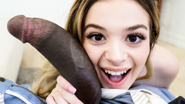 Падчерица Molly Little не смогла отвертеться от большого черного члена отчима