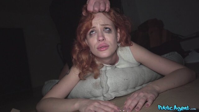 Шлюха сосет член за деньги и трахается с незнакомцем