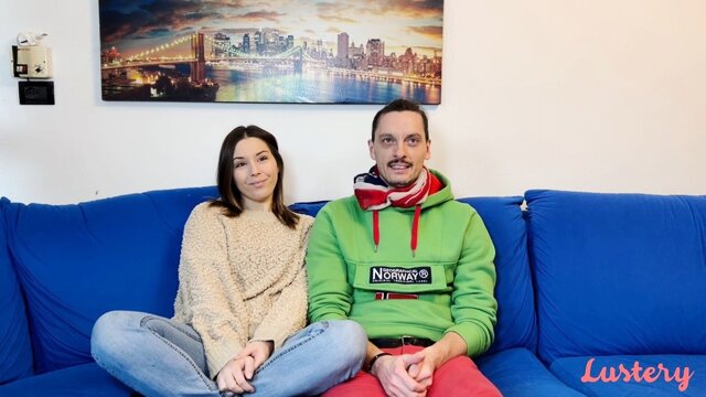 Мужик поимел на кухонном столе любимую сучку