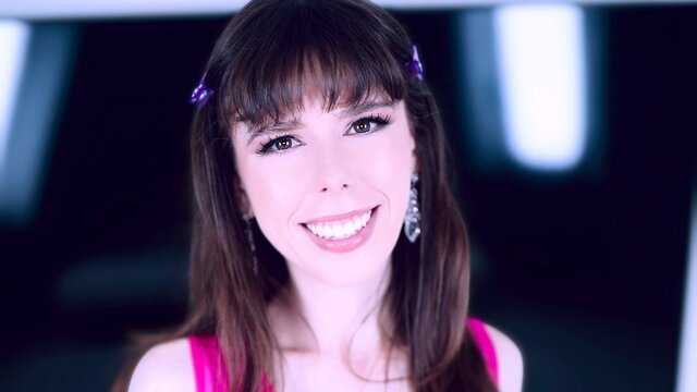 Девушка глотает сперму после нежного секса в киску